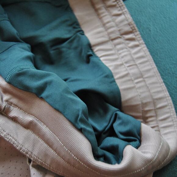 Lululemon Small Step Back Jump Mesh Athletic Short Dust Red 8" Inseam - Picture 8 of 13